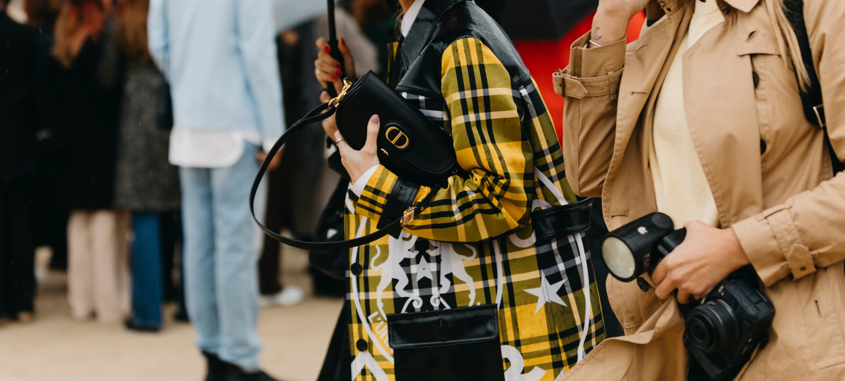 LA Streetstyle Look. Yellow blazer, blue jeans, Vintage Chanel bag