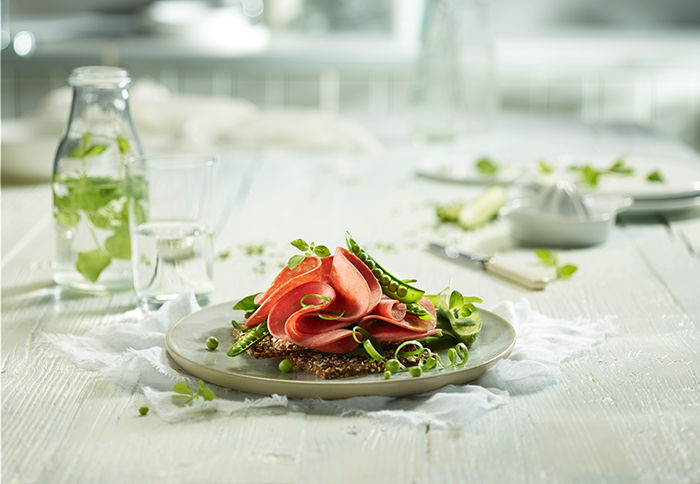 I tillegg til salami-klassikerne, har Grilstad den nye serien "Lev litt lettere", der salamien inneholder 70 % mindre fett og 60 % mindre fett enn annen salami.