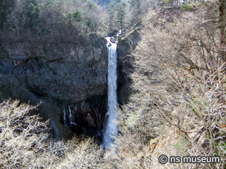 華厳の滝