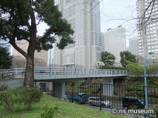新宿中央公園（公園小橋）
