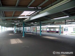 府中競馬正門前駅