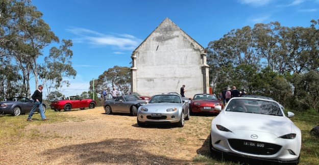 Bungonia by the church