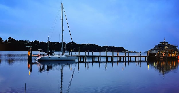 TTT23 strahan-harbour---early-morning.jpg