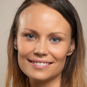 Karoline Sofie - Hud, fot og vippeextentions.