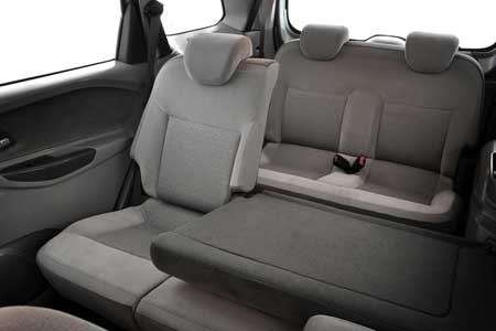 Ruang Duduk Mobil MPV Chevrolet Spin