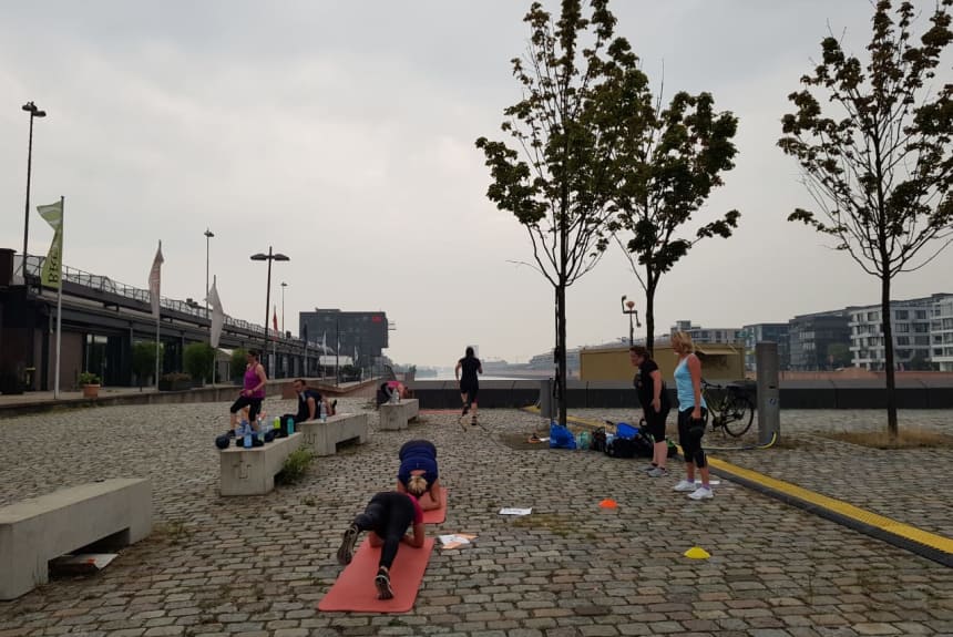 Outdoor Fitnessstudio Bremen Zirkeltraining im Team