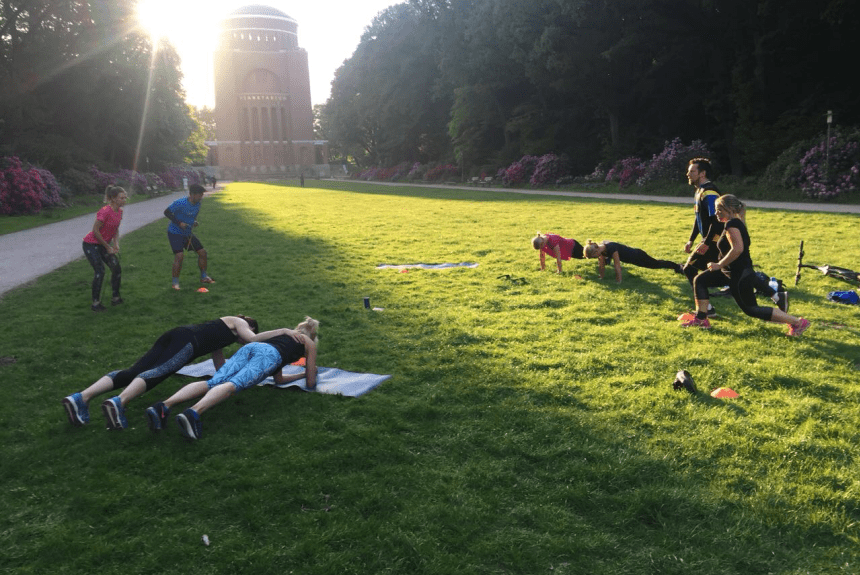 Outdoor Fitness Bootcamp Hamburg Viel Abwechslung durch Zirkeltraining