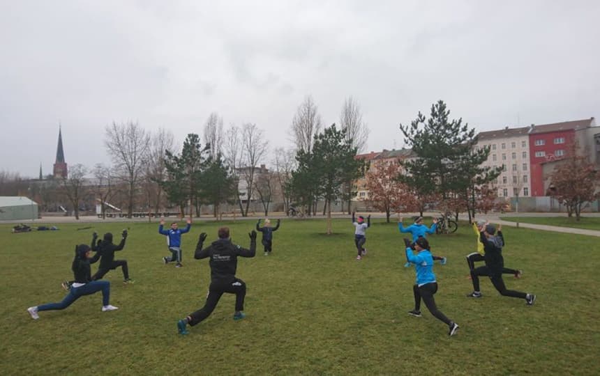 Outdoor Fitness in Berlin Motivation im Kreis