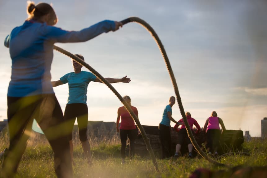 Fitnessstudio Outdoor Bootcamp Aachen Wilde Seile in Aktion