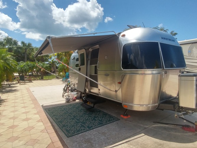 camper made for couples in cave spring