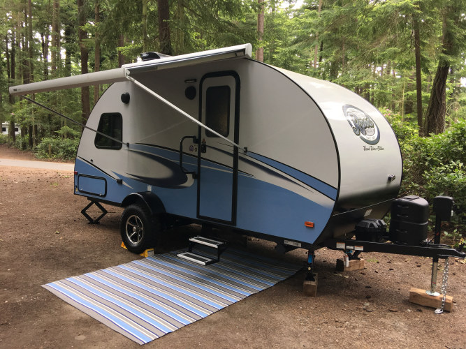 cozy camper with bunk beds