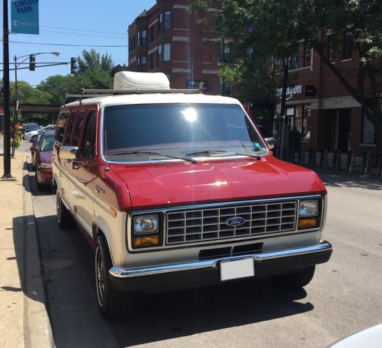 rv rentals in chicago | comfortable two-people camper for long road journeys