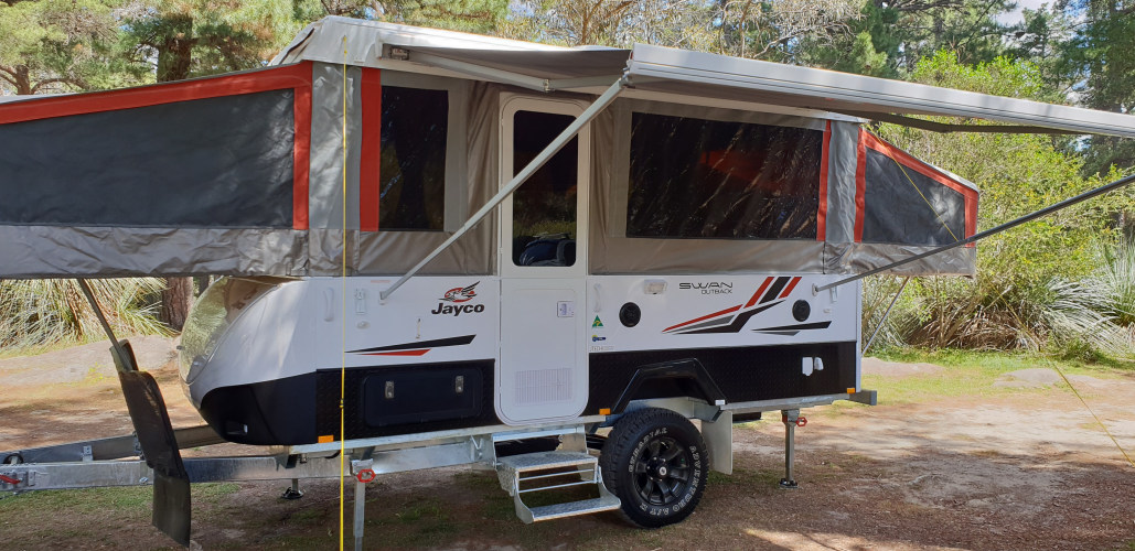 folding trailer with heating