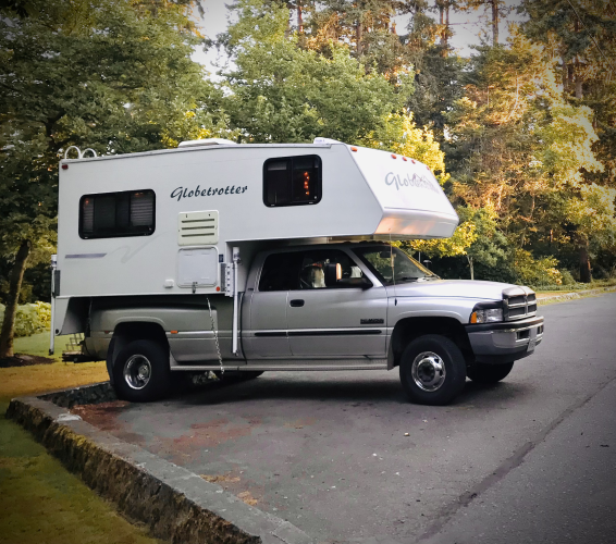 *Winterized* 2001 Dodge Ram 3500 Truck Camper