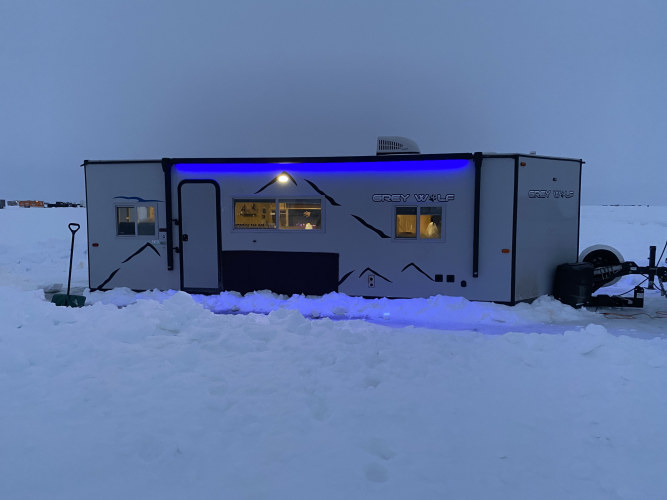 convenient rental with hydraulic raise and lower button