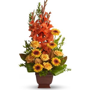 Teleflora&#39;s Sentimental Dreams flower arrangement