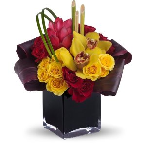 Teleflora&#39;s Island Dreams flower arrangement