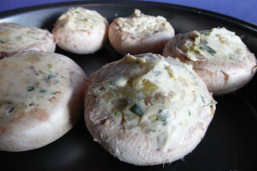 Prepara portobellos rellenos con queso azul cookcina