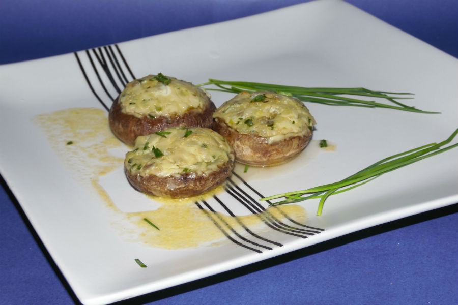 Prepara portobellos rellenos con queso azul cookcina