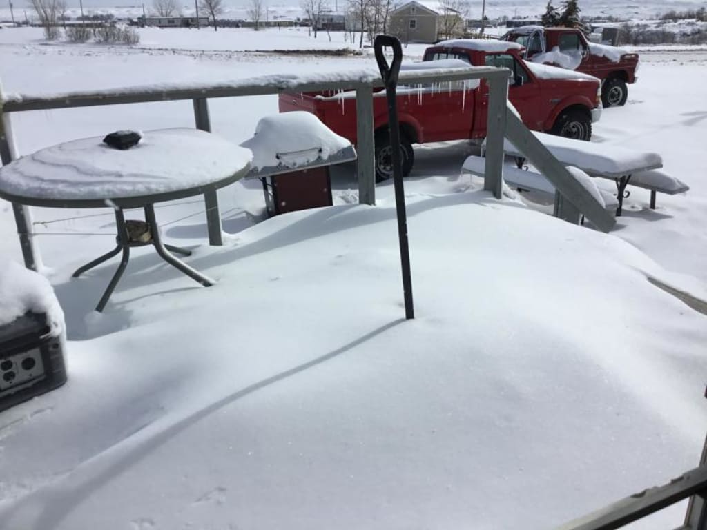 There's the grill under the snow . There's the grill under the snow .