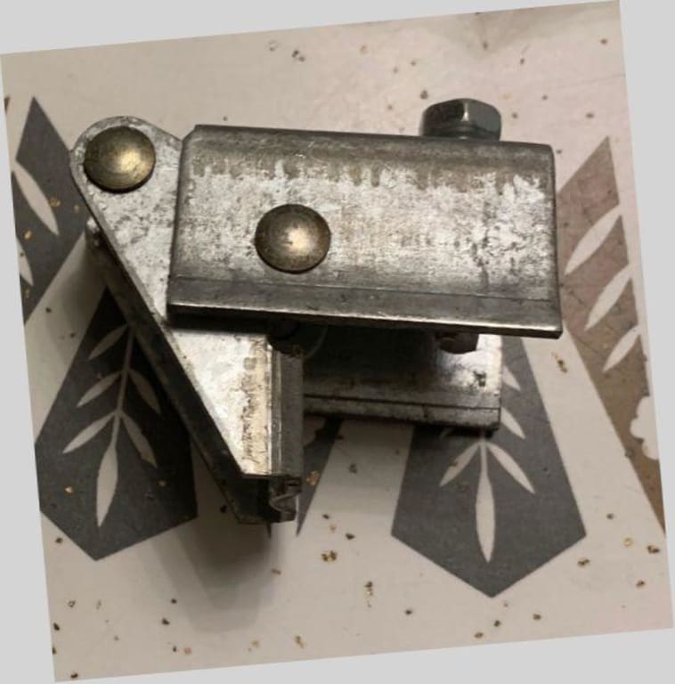 The part that I need (in addition to the plastic roller that broke on my unit) The part that I need (in addition to the plastic roller that broke on my unit)