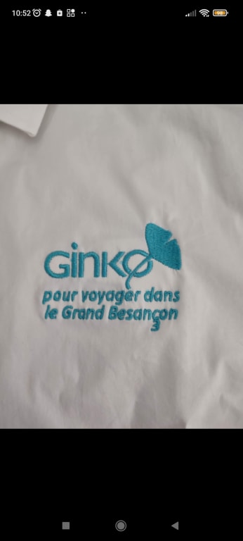 Très rapide, seul demole, le logo brodé a été légèrement mod