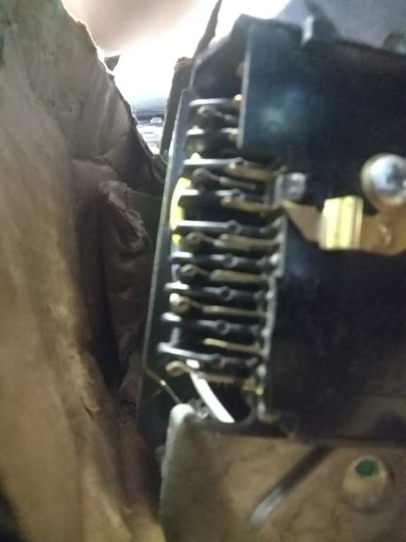 Broken Harness recepticle Broken Harness recepticle