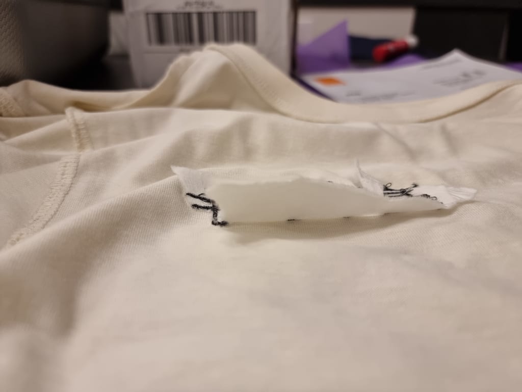 >Qualité coton agréable mais travail de broderie peu soigné