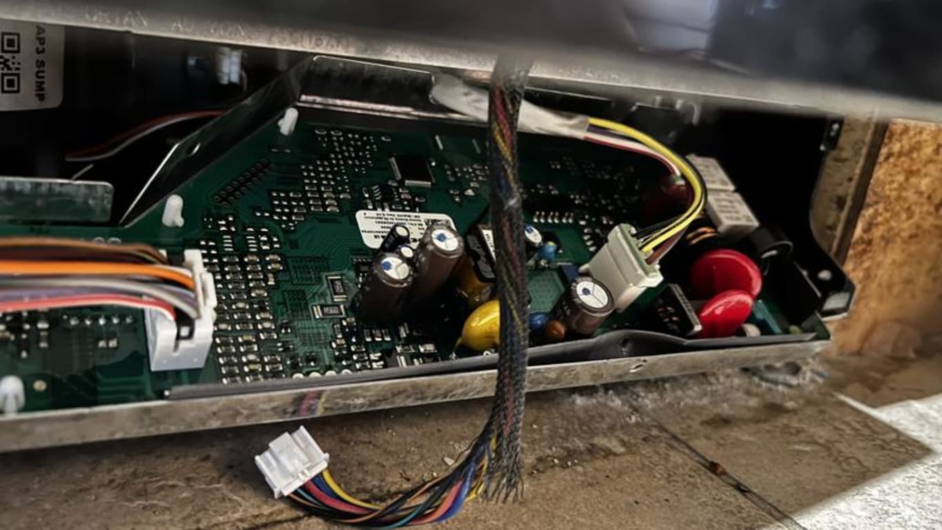 Noting the location of the wires prior to unplugging them Noting the location of the wires prior to unplugging them