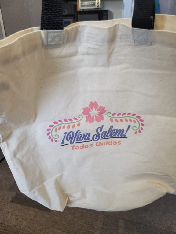 Lovely tote bag with plenty of inside space.