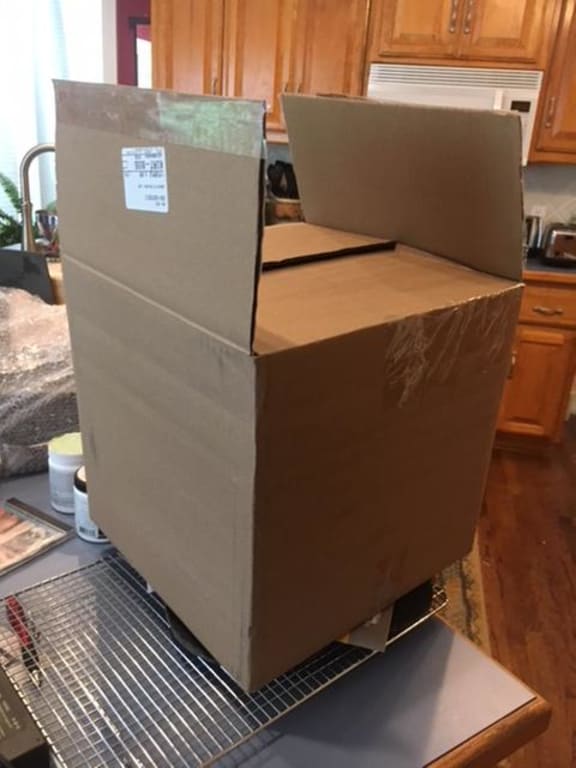 Shipping box - pristine condition Shipping box - pristine condition
