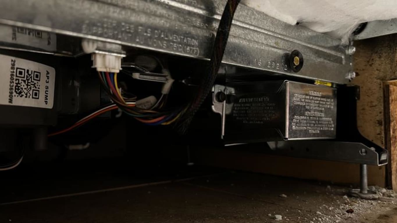 Control module in place. Just removed the (two, left and right) rubber washer screws. Control module in place. Just removed the (two, left and right) rubber washer screws.