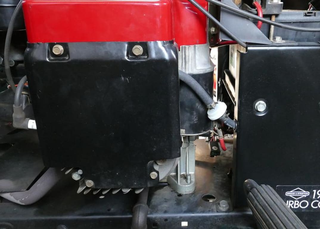 Fuel filter location on engine left side