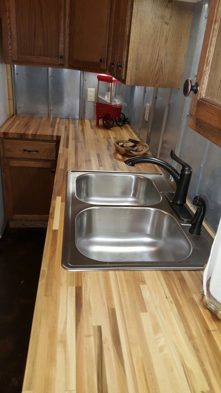 1 1/2"x 25" x12 lft maple butcher block countertop - williamsburg 1 1/2"x 25" x12 lft maple butcher block countertop - williamsburg