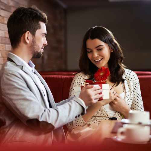 4 warning signs of an abusive relationship