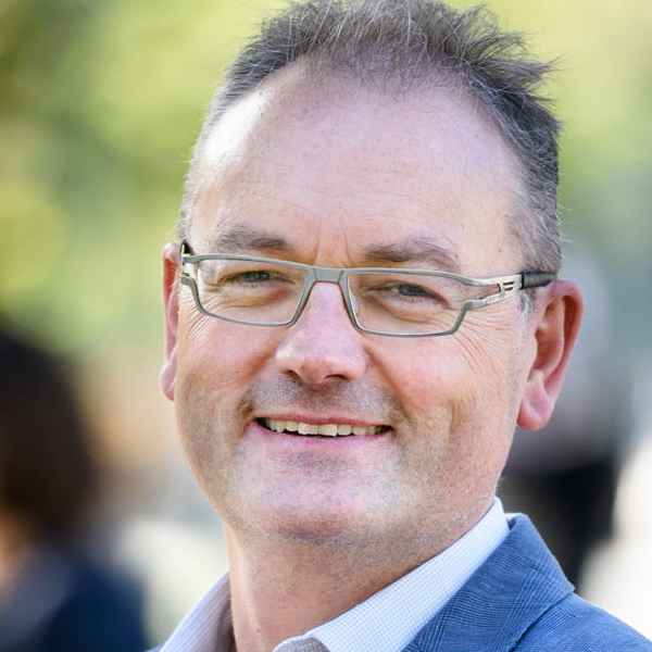 Dr Lindsay Oades