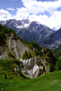 Squarci gessosi in Val Sapin: scaglie tettoniche triassiche lungo il Fronte Pennidico Squarci gessosi in Val Sapin: scaglie tettoniche triassiche lungo il Fronte Pennidico