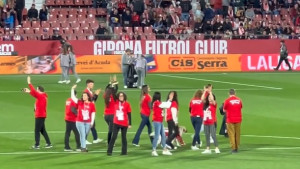 El Girona FC i Gosbi escullen l'Anxova Peluda per promocionar l'adopció d'animals