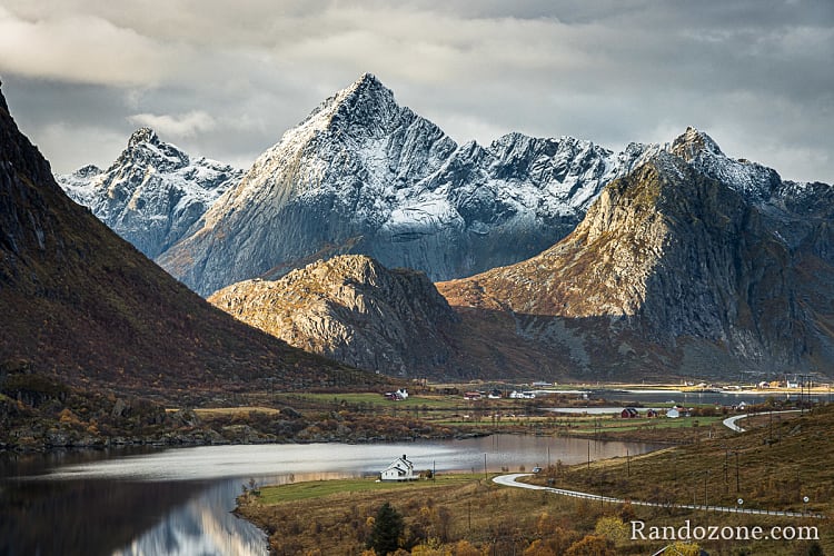 Montagnes dans les Lofoten