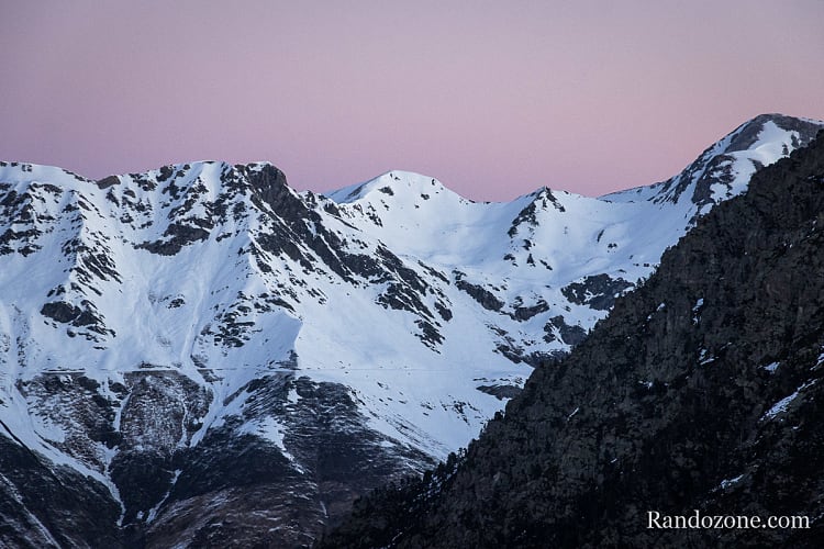 Lumière du matin sur la montagne