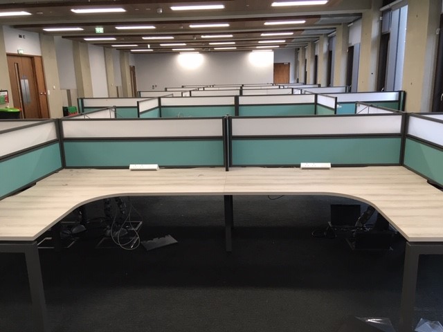 Cluster Of 8 Desks X 0 Free Office Furniture And Equipment
