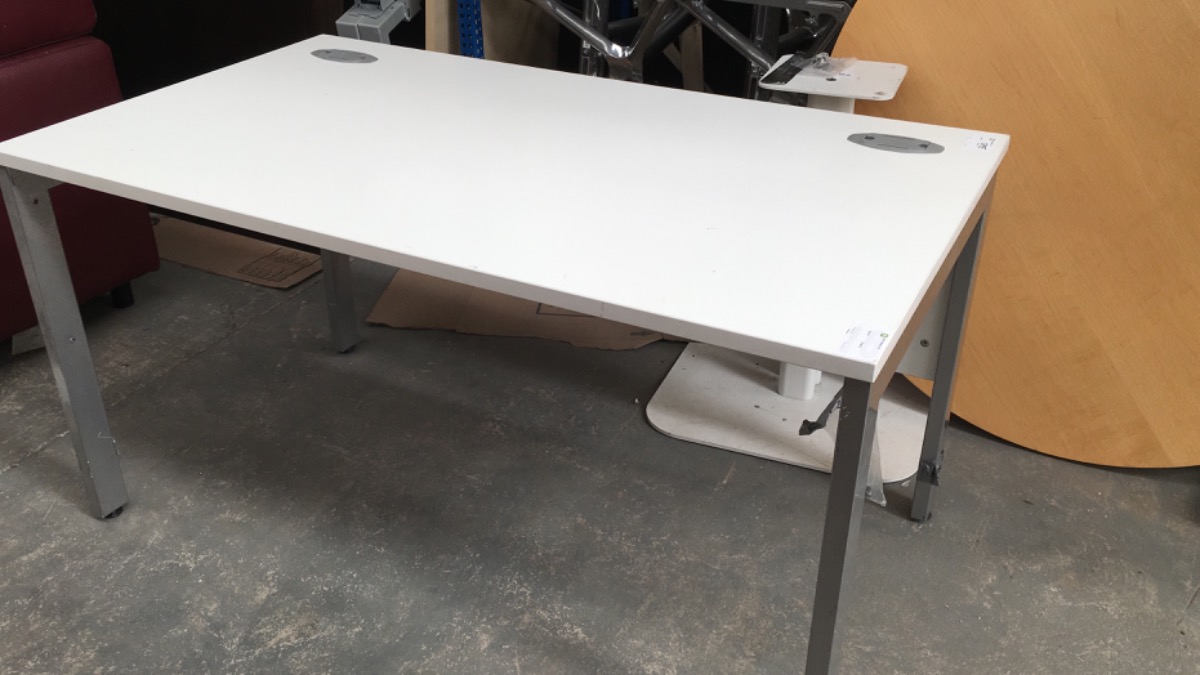 White top desk with modesty panel Desk 140cm just £13.50