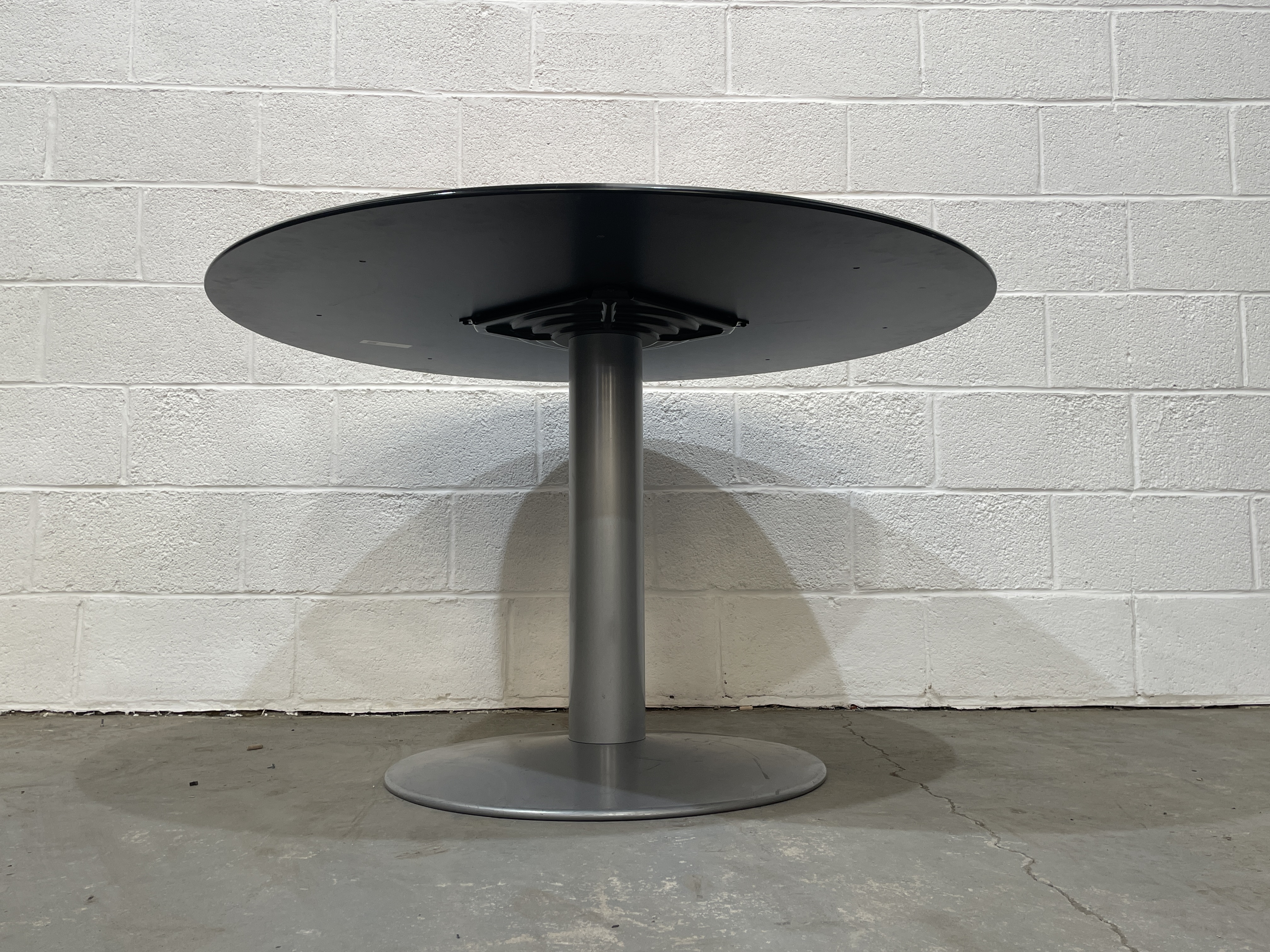 Round wooden table metal base just £20 Item ID 29664