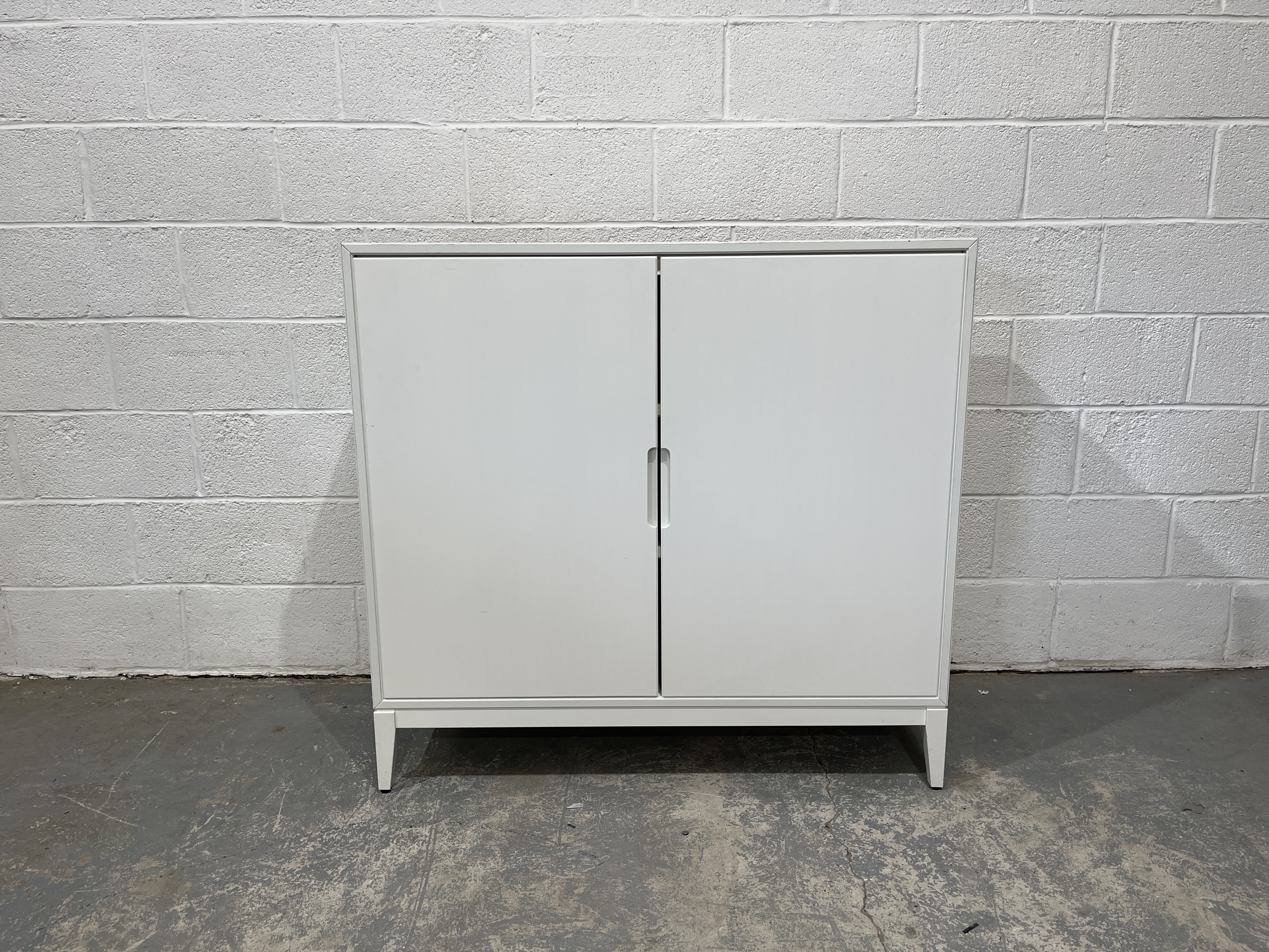 Regissor cabinet white best sale
