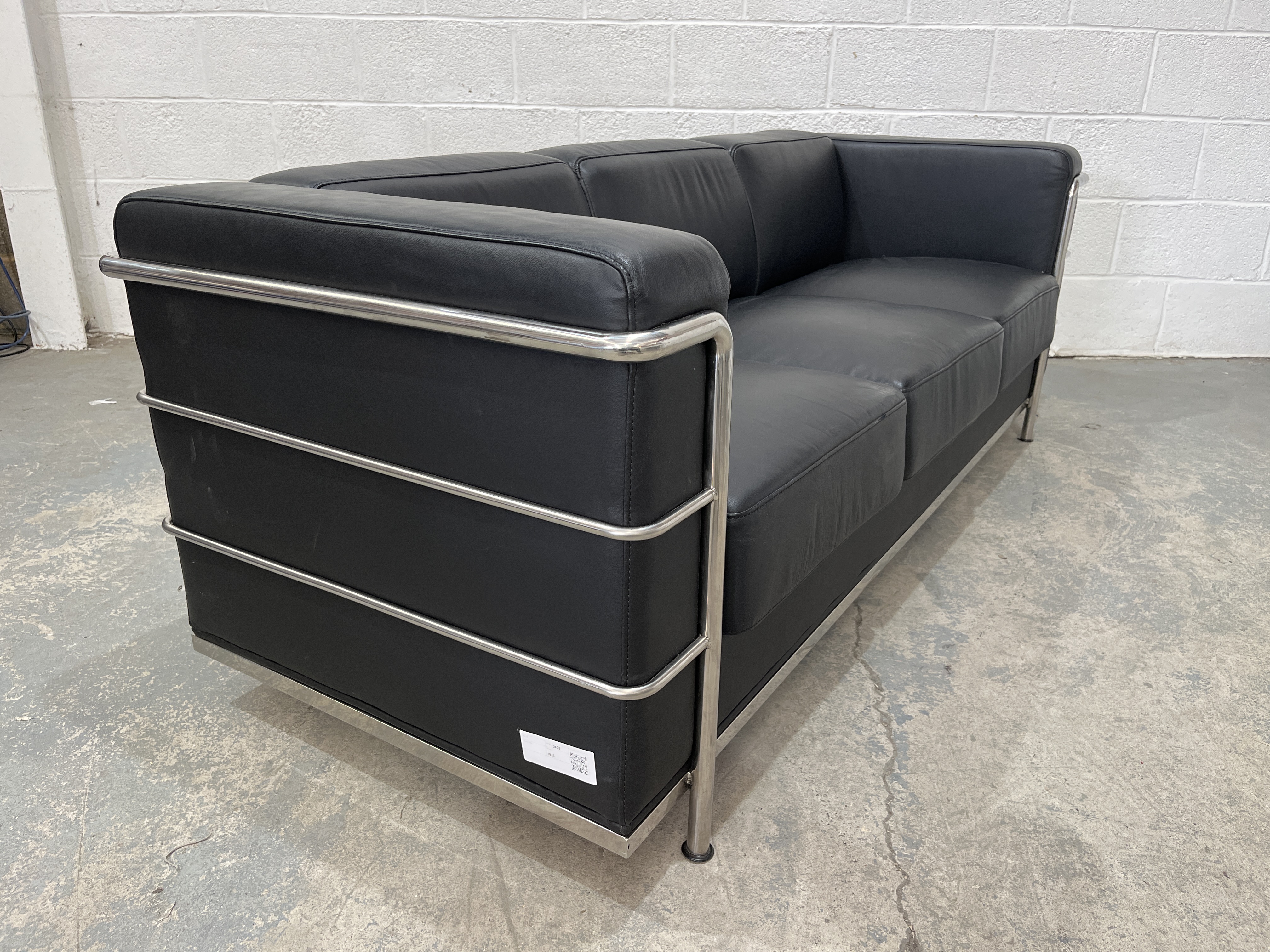 Le corbusier leather sofa hotsell