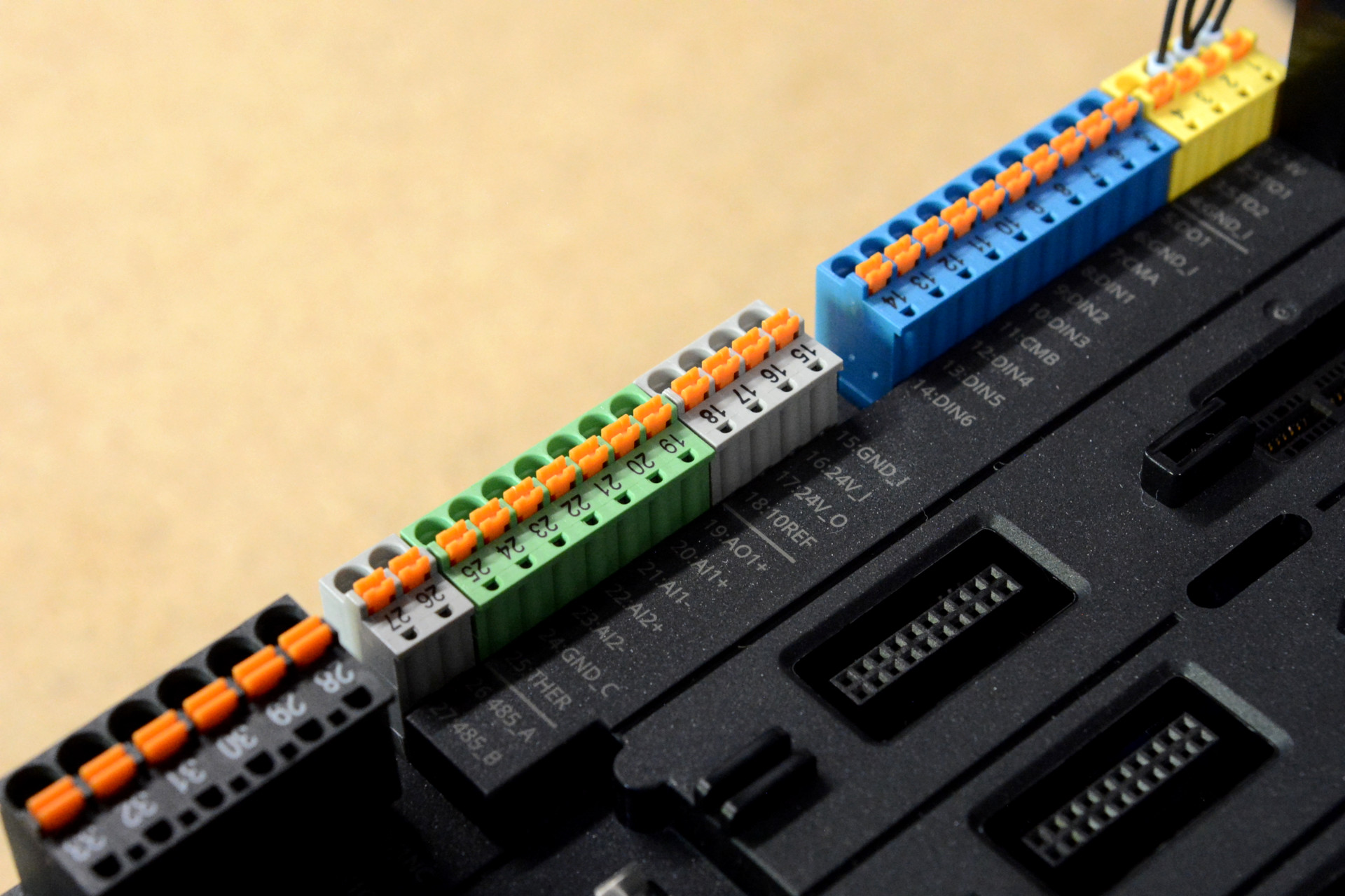 A bank of pluggable coloured terminals - RS-485