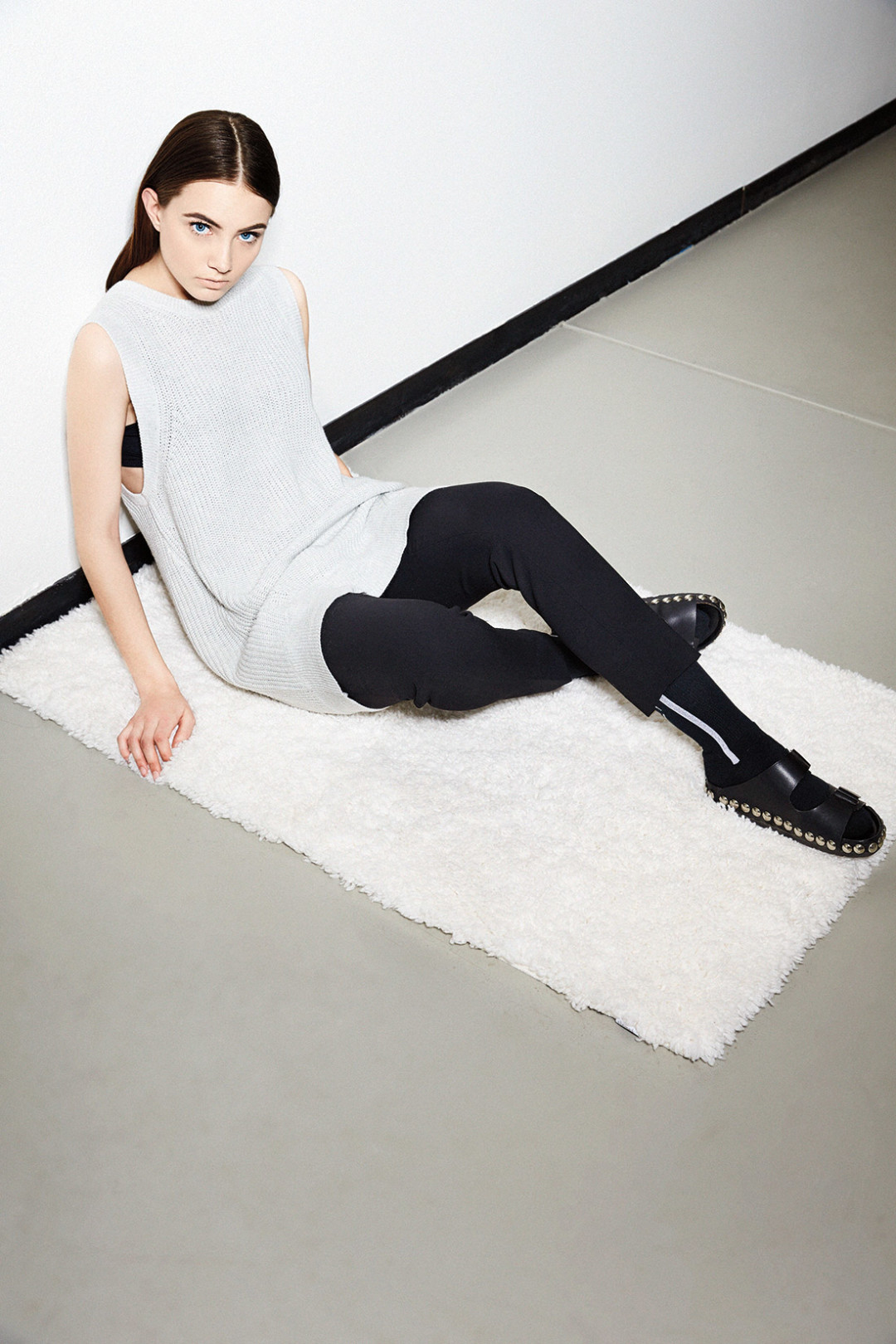 0215 plain spoken grey top black pants ctycd7