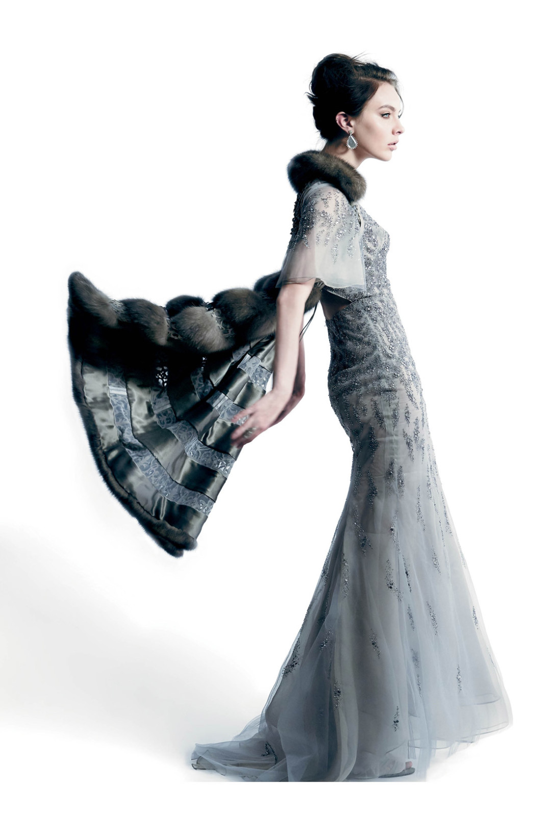 1115 winter wonders silver dress cape dadwyl