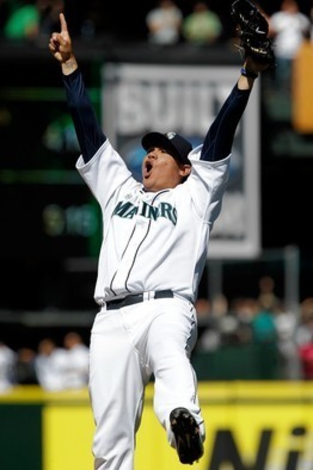 Mariners legend Felix Hernandez throws out first pitch ahead of