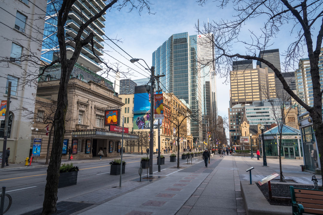 king street,bridge street the lively king street west. image: rony ortiz andrade